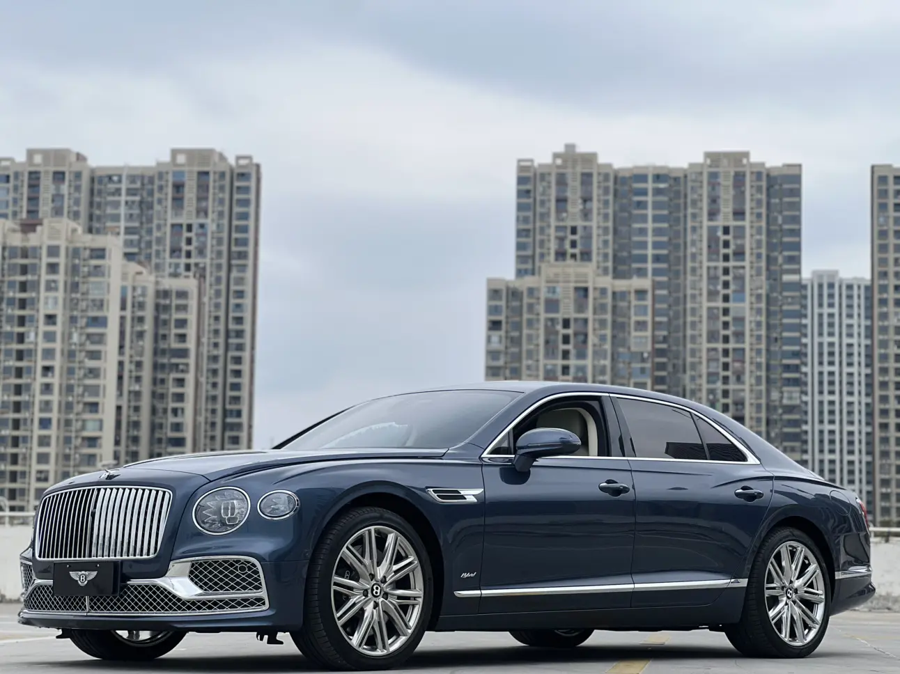 Bentley Flying Spur PHEV  из Китая