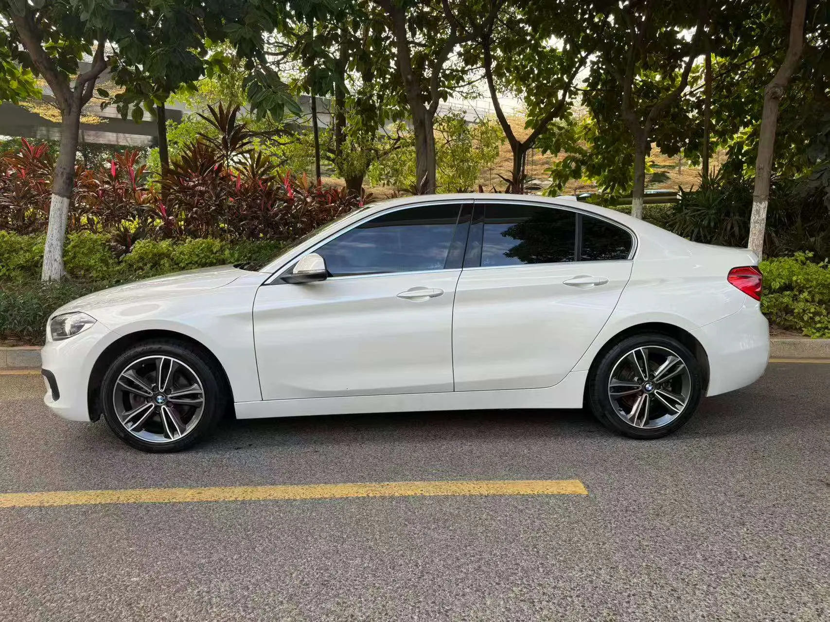 BMW 1 Series  из Китая