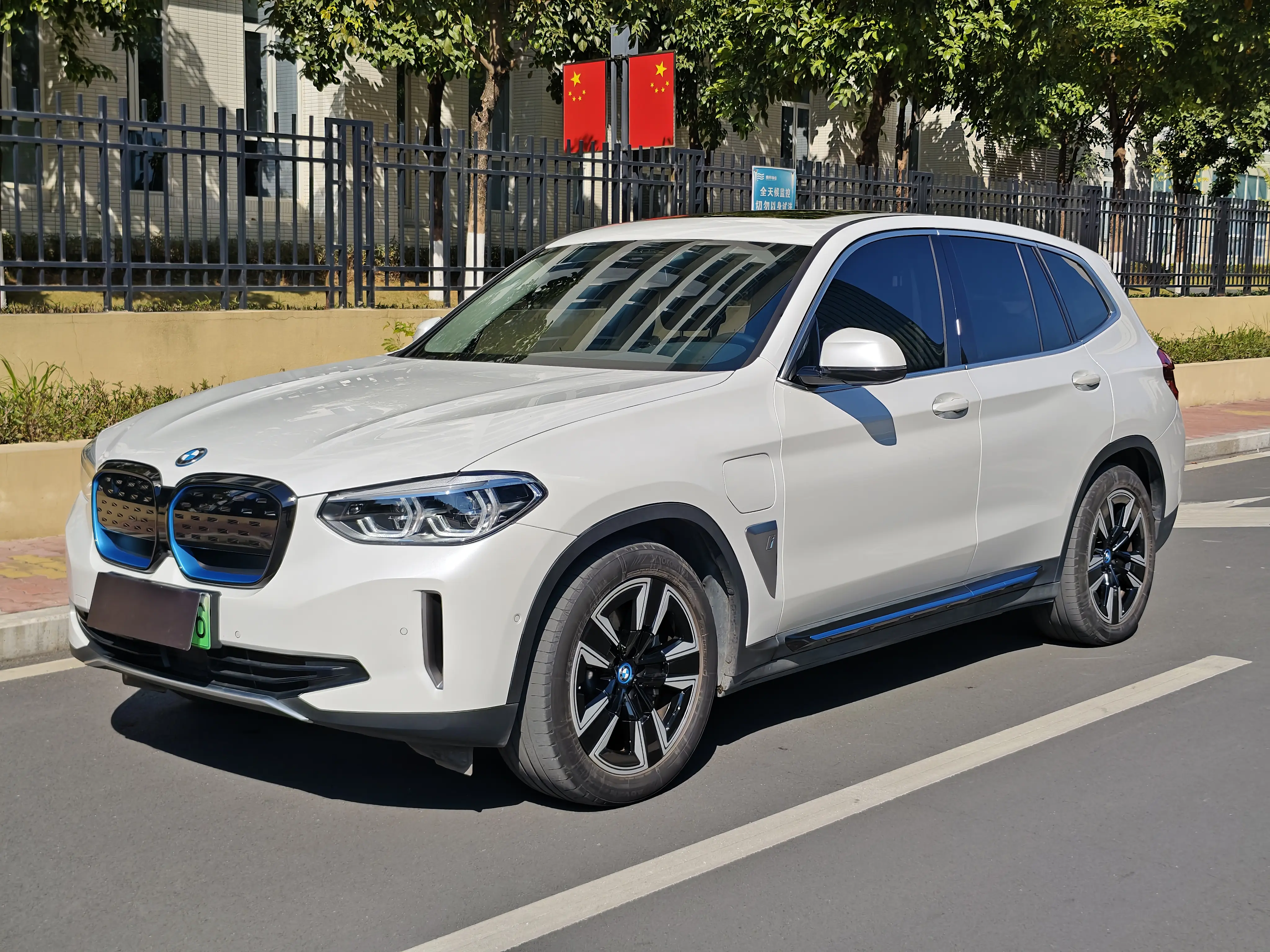 BMW iX3  из Китая
