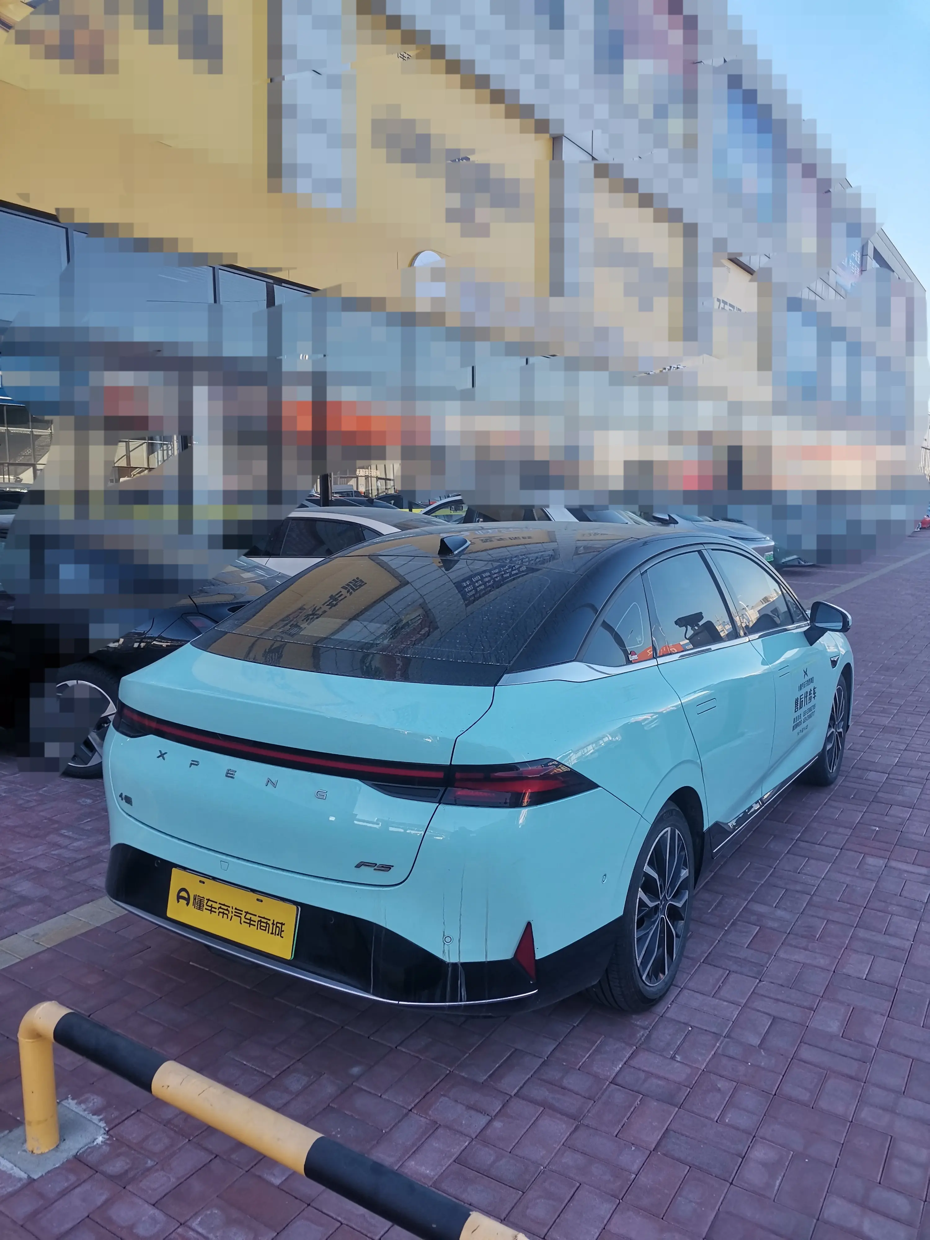 Xpeng P5  из Китая