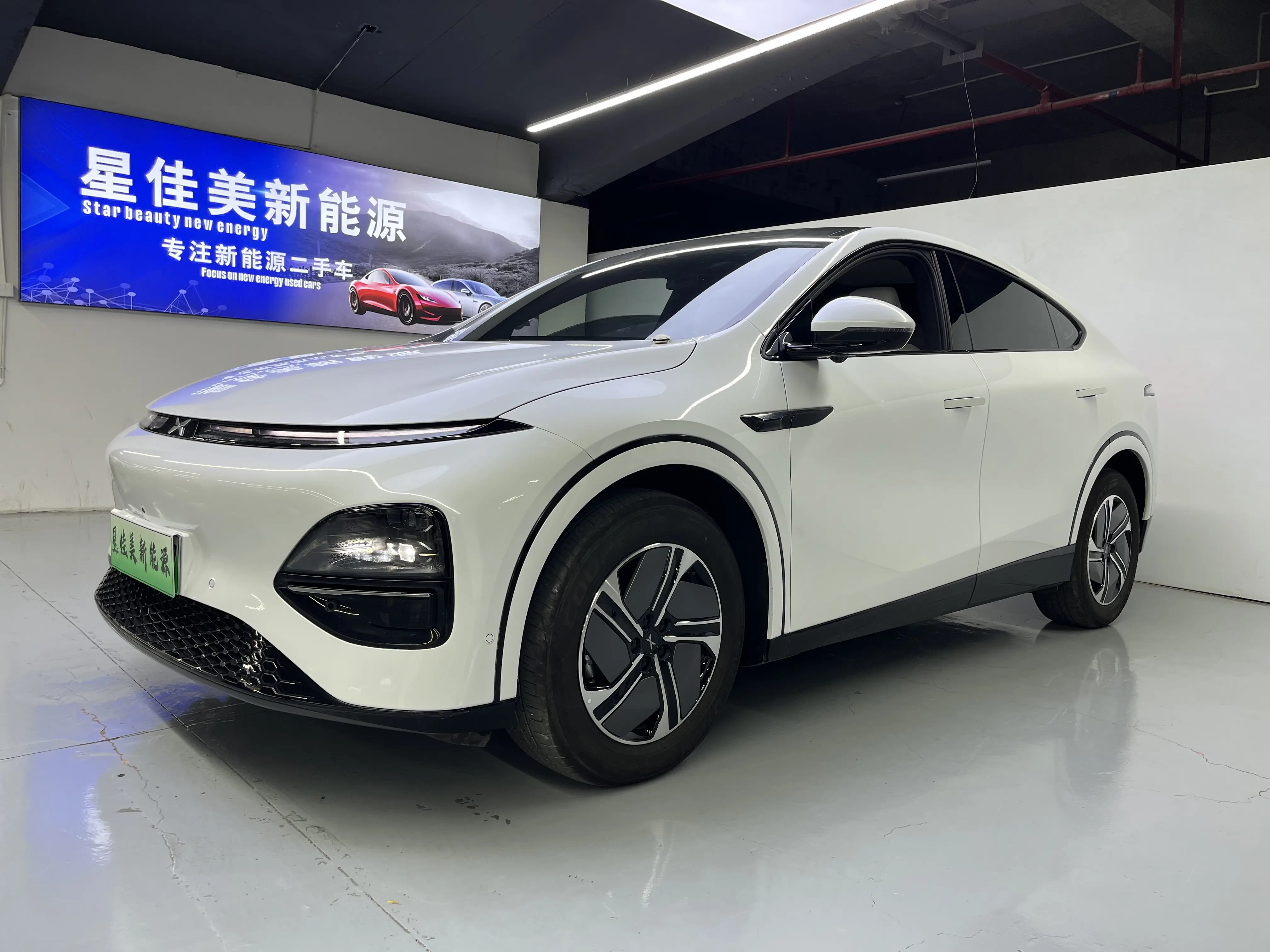 Xpeng G6  из Китая