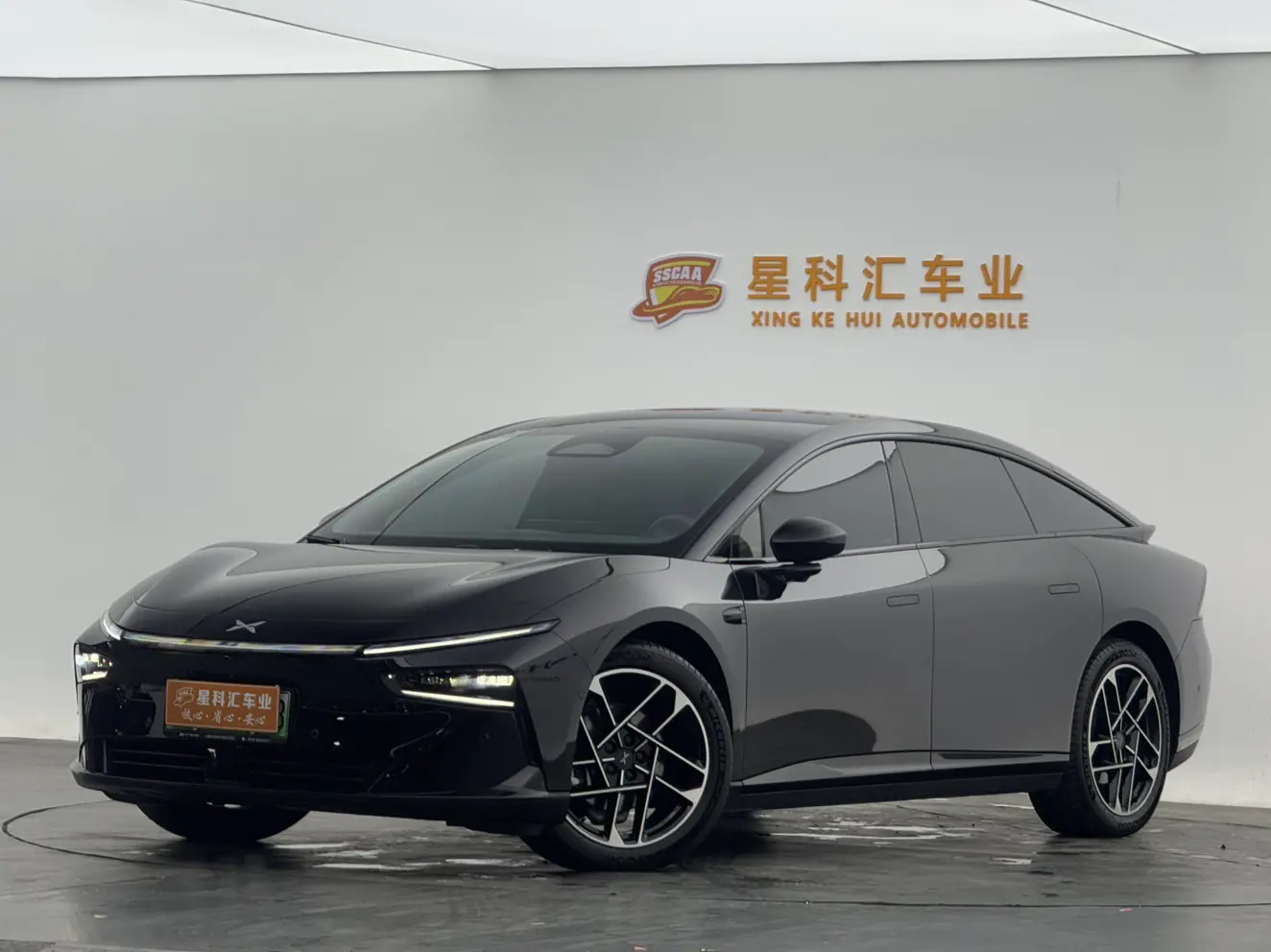 Xpeng P7+  из Китая