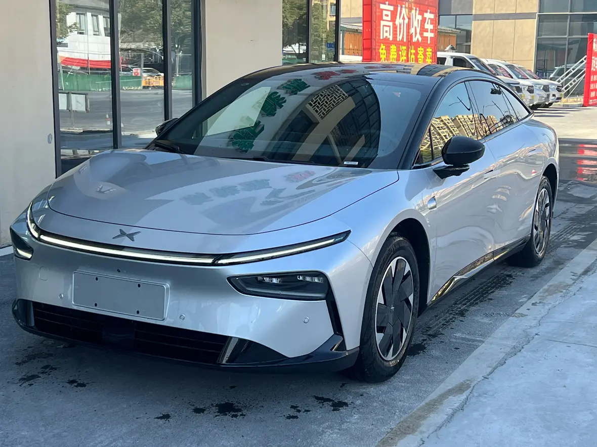 Xpeng P7+  из Китая