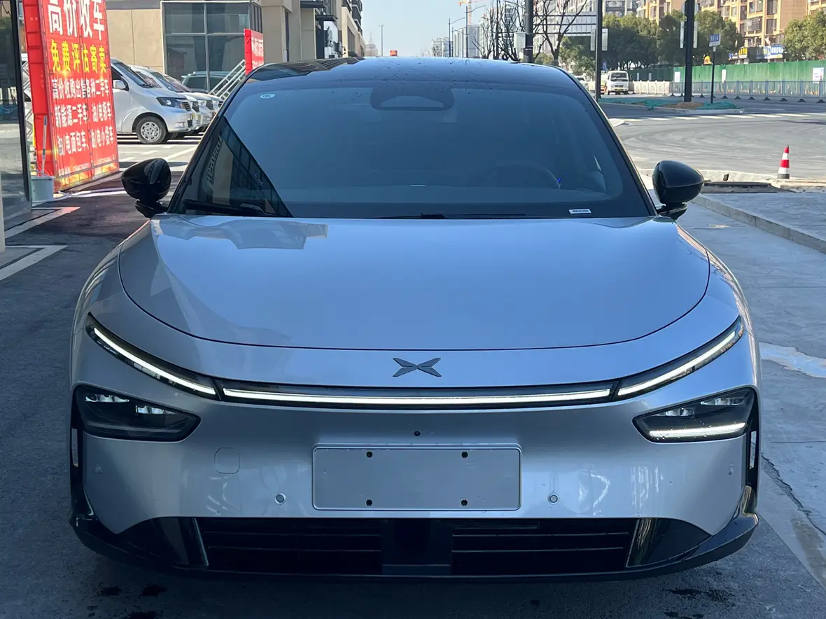 Xpeng P7+  из Китая