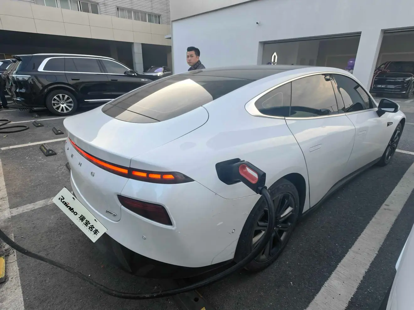 Xpeng P7  из Китая