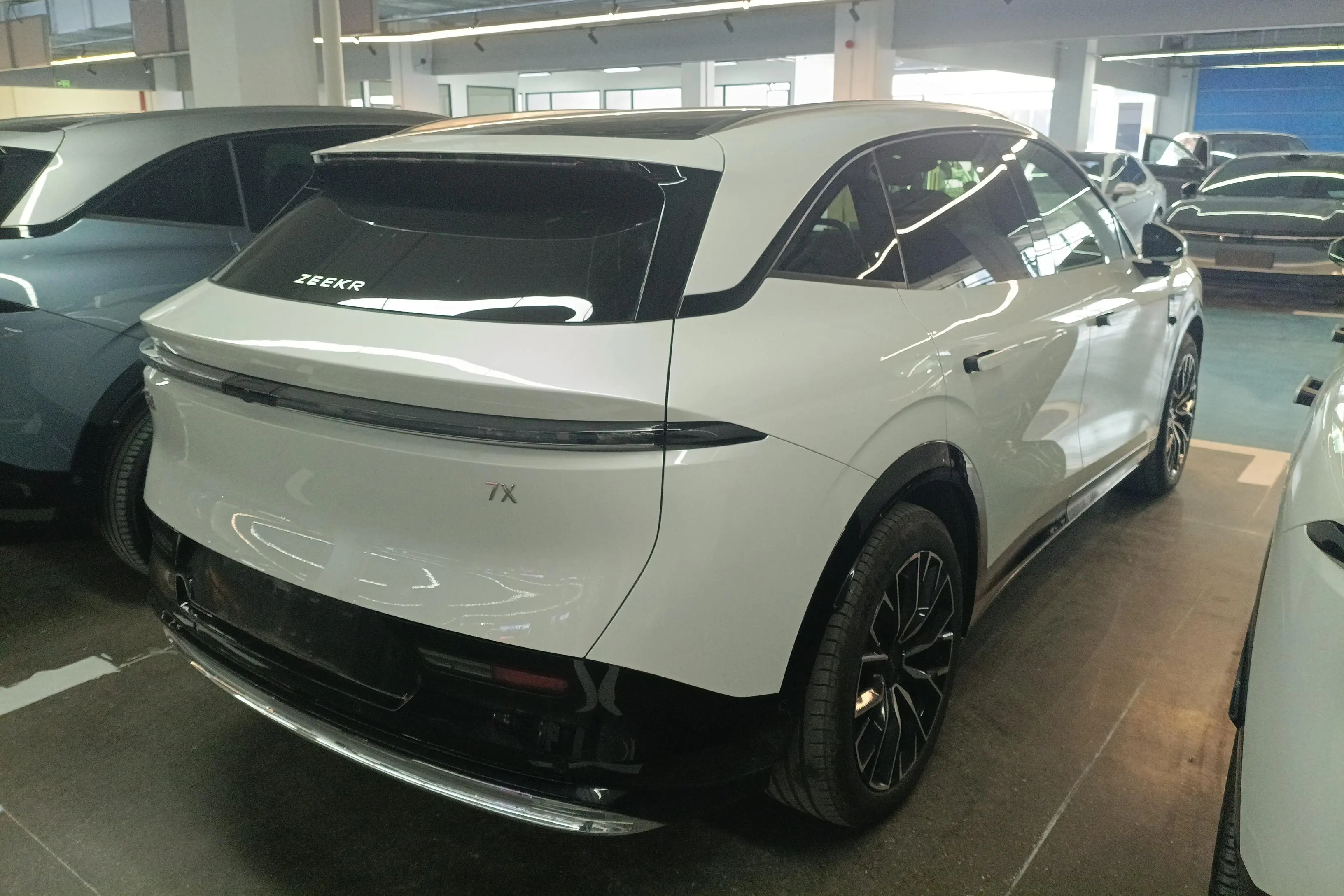 ZEEKR 7X  из Китая
