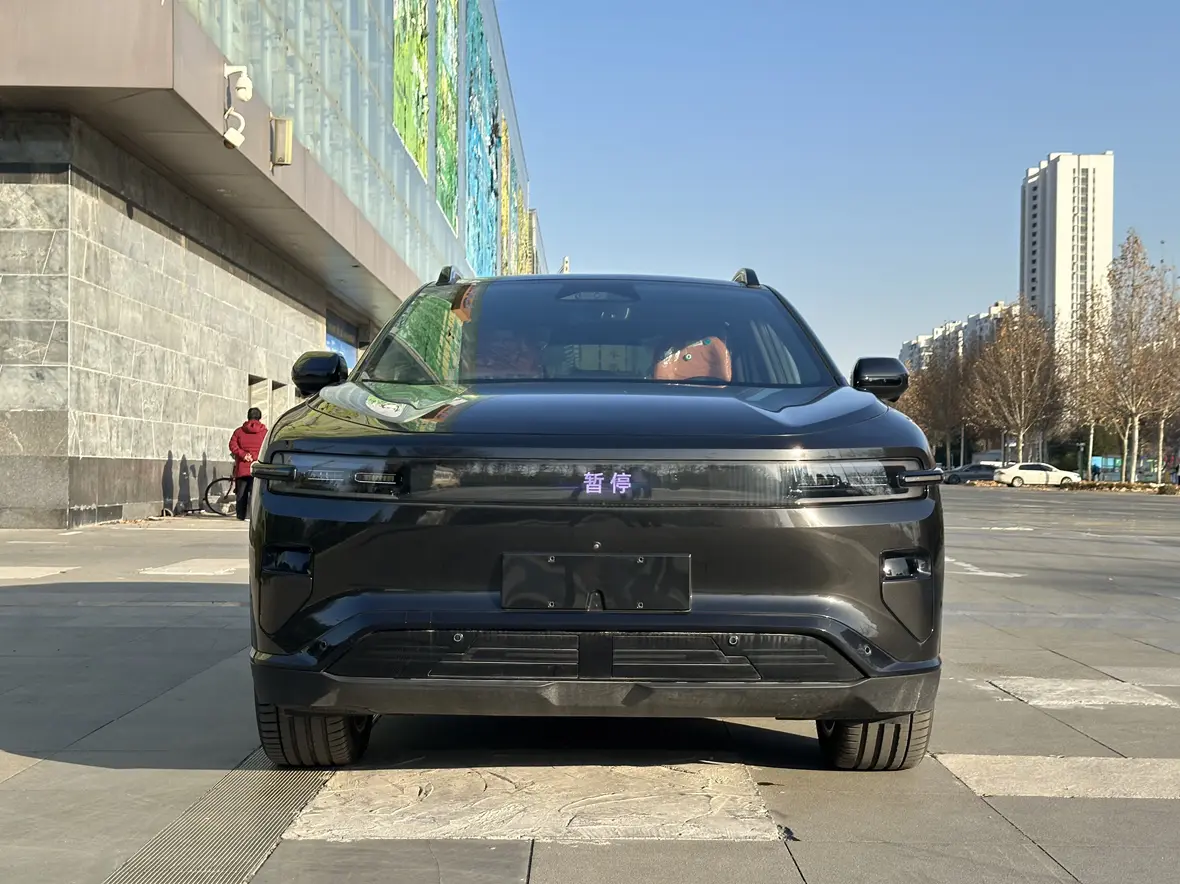 Changan Qiyuan E07  из Китая