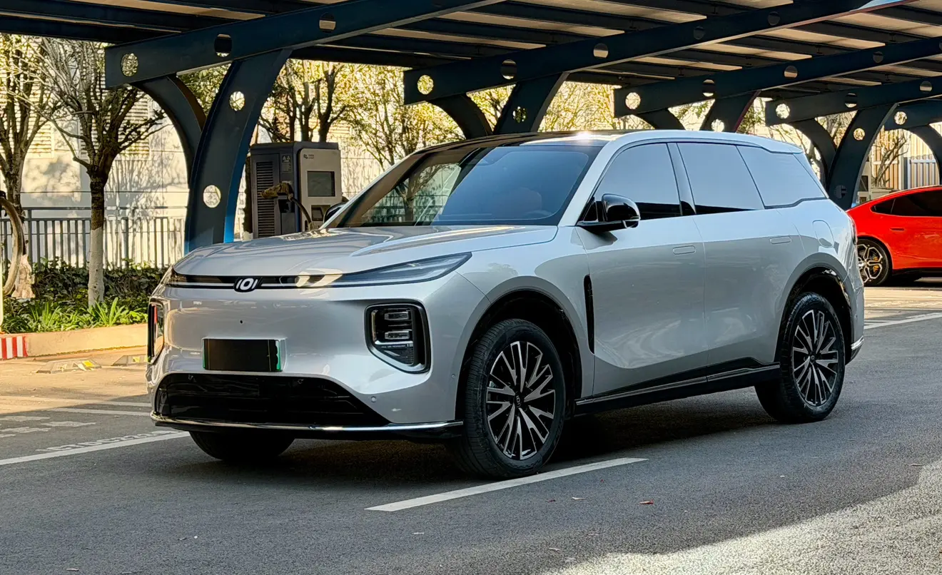 Changan Qiyuan Q07  из Китая