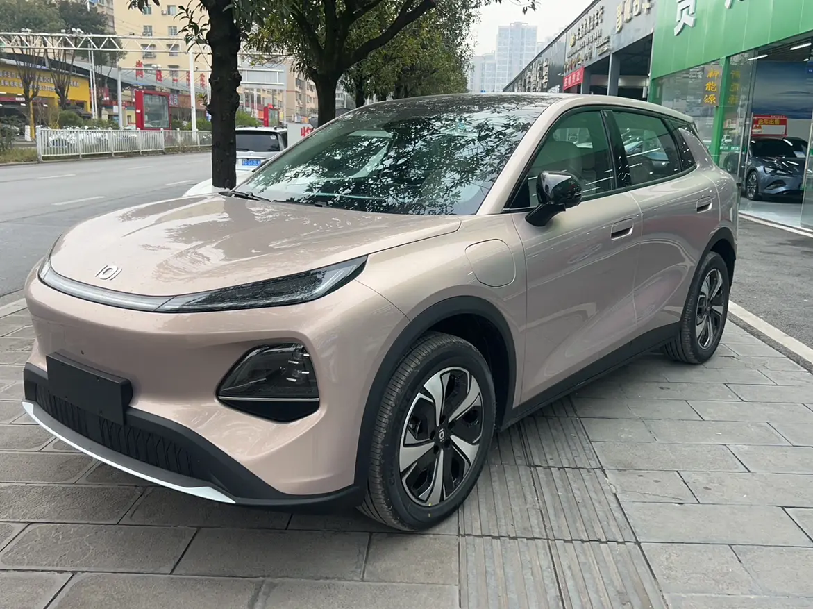 Changan Qiyuan Q05  из Китая