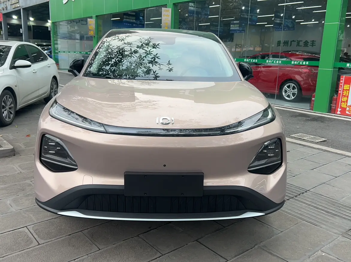 Changan Qiyuan Q05  из Китая