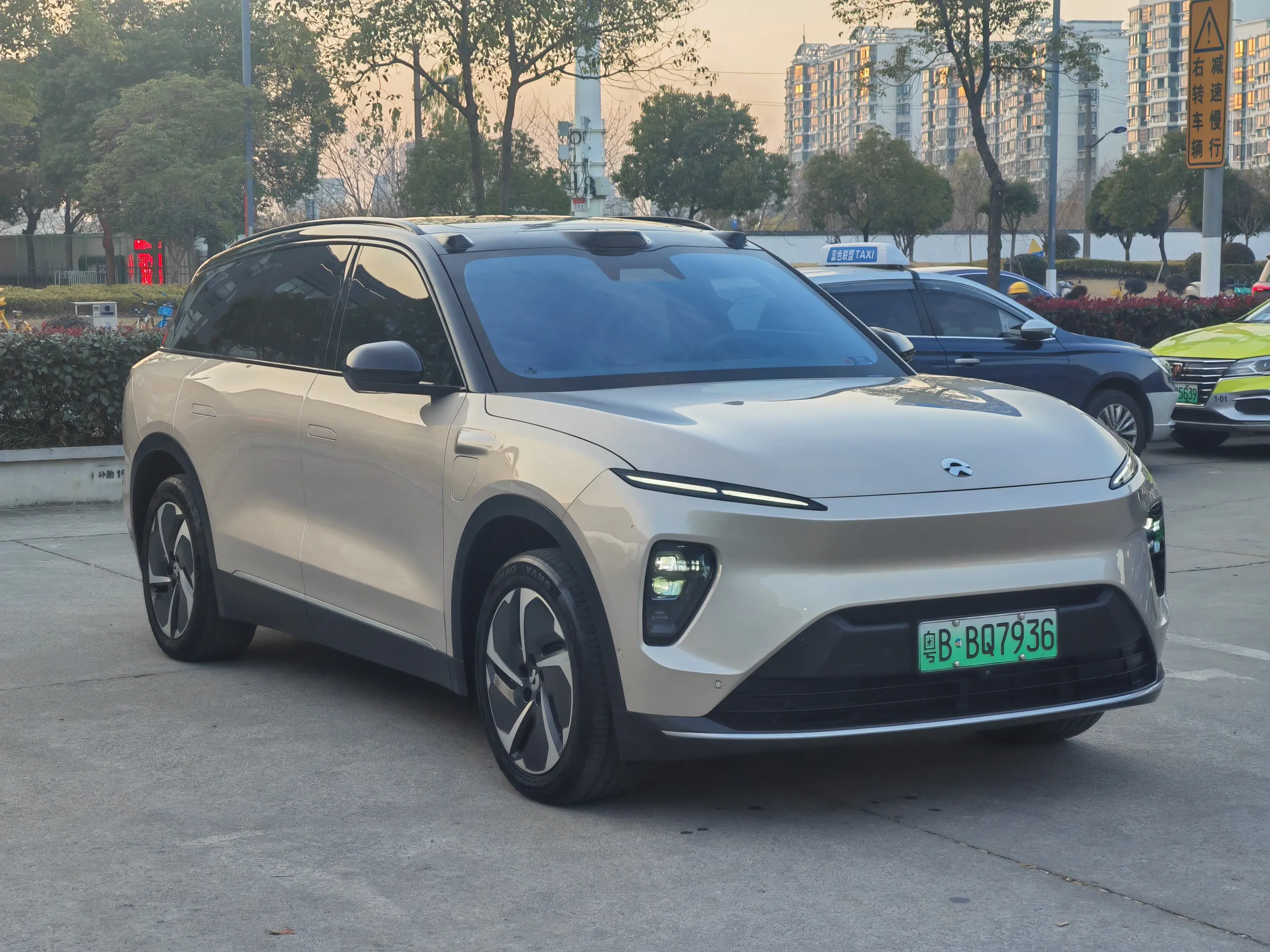 NIO ES8  из Китая