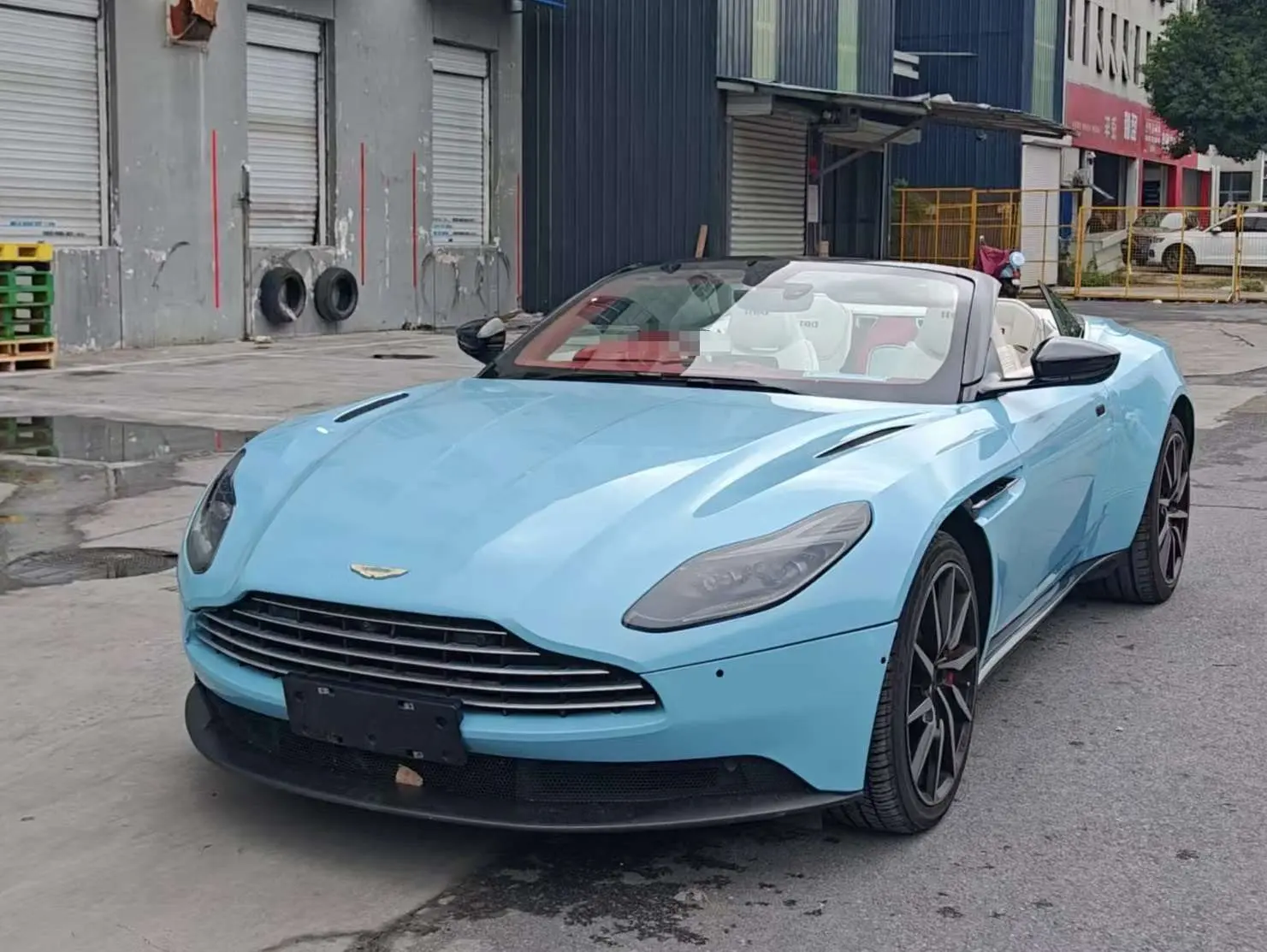 Aston Martin DB11  из Китая