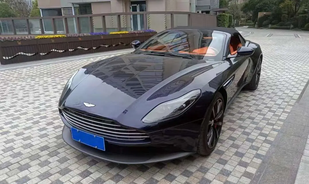 Aston Martin DB11  из Китая