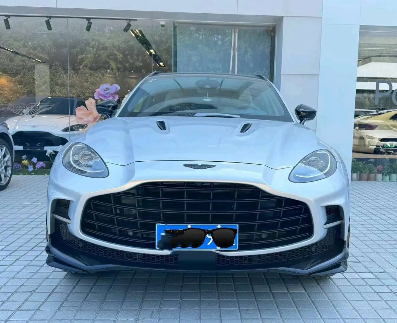 Aston Martin DBX  из Китая