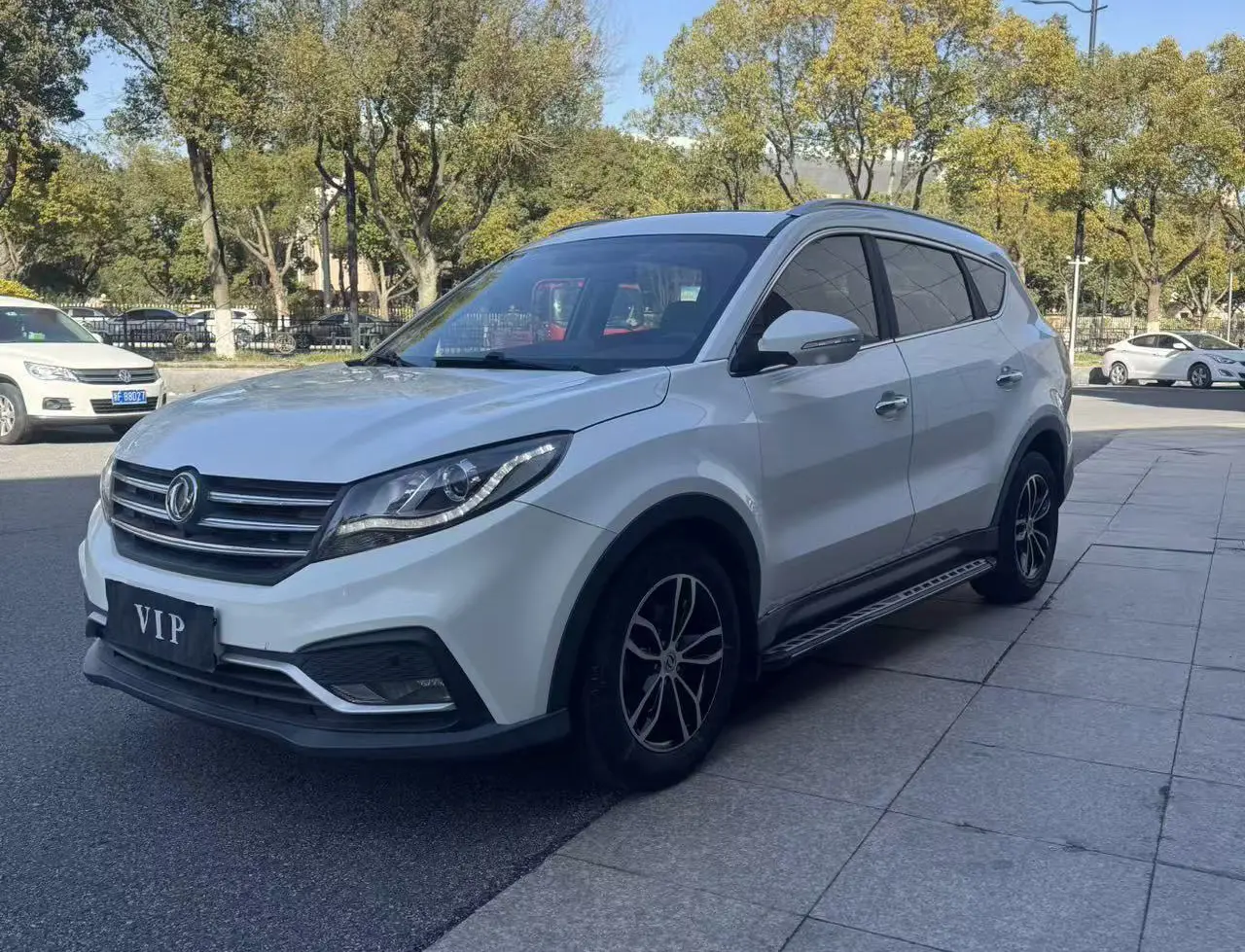 Dongfeng Fengon 580  из Китая