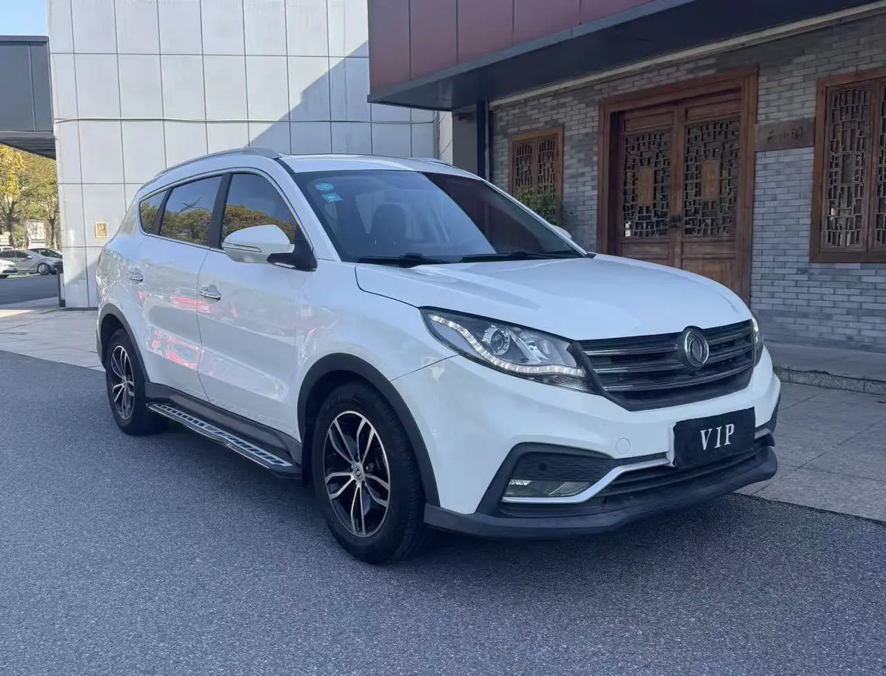 Dongfeng Fengon 580  из Китая