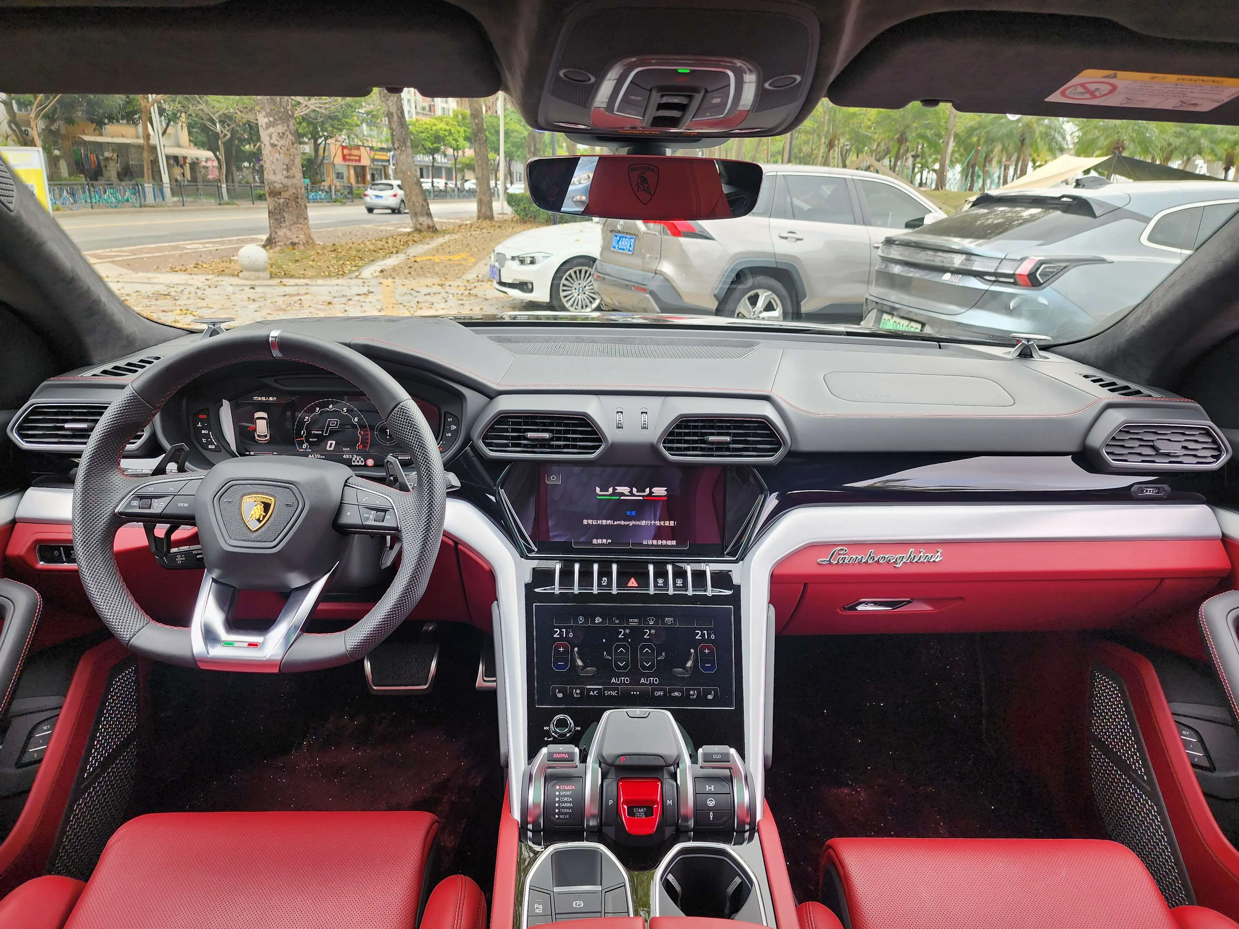 Lamborghini Urus  из Китая