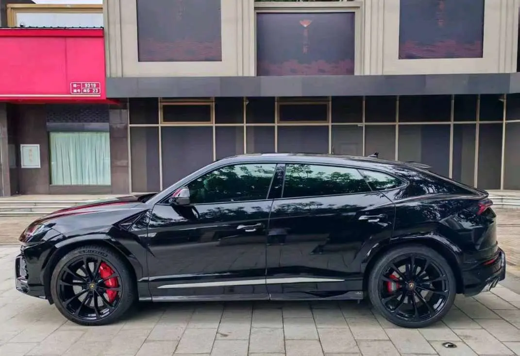 Lamborghini Urus  из Китая