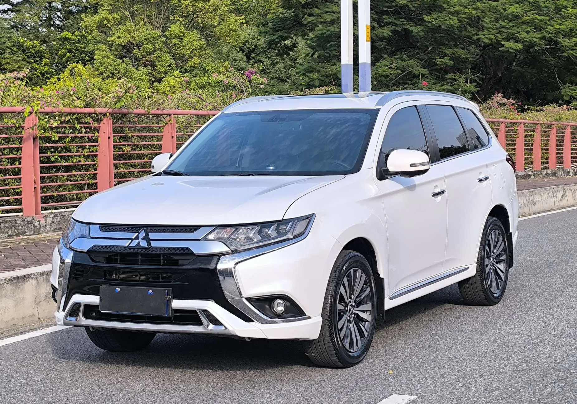 Mitsubishi Outlander  из Китая