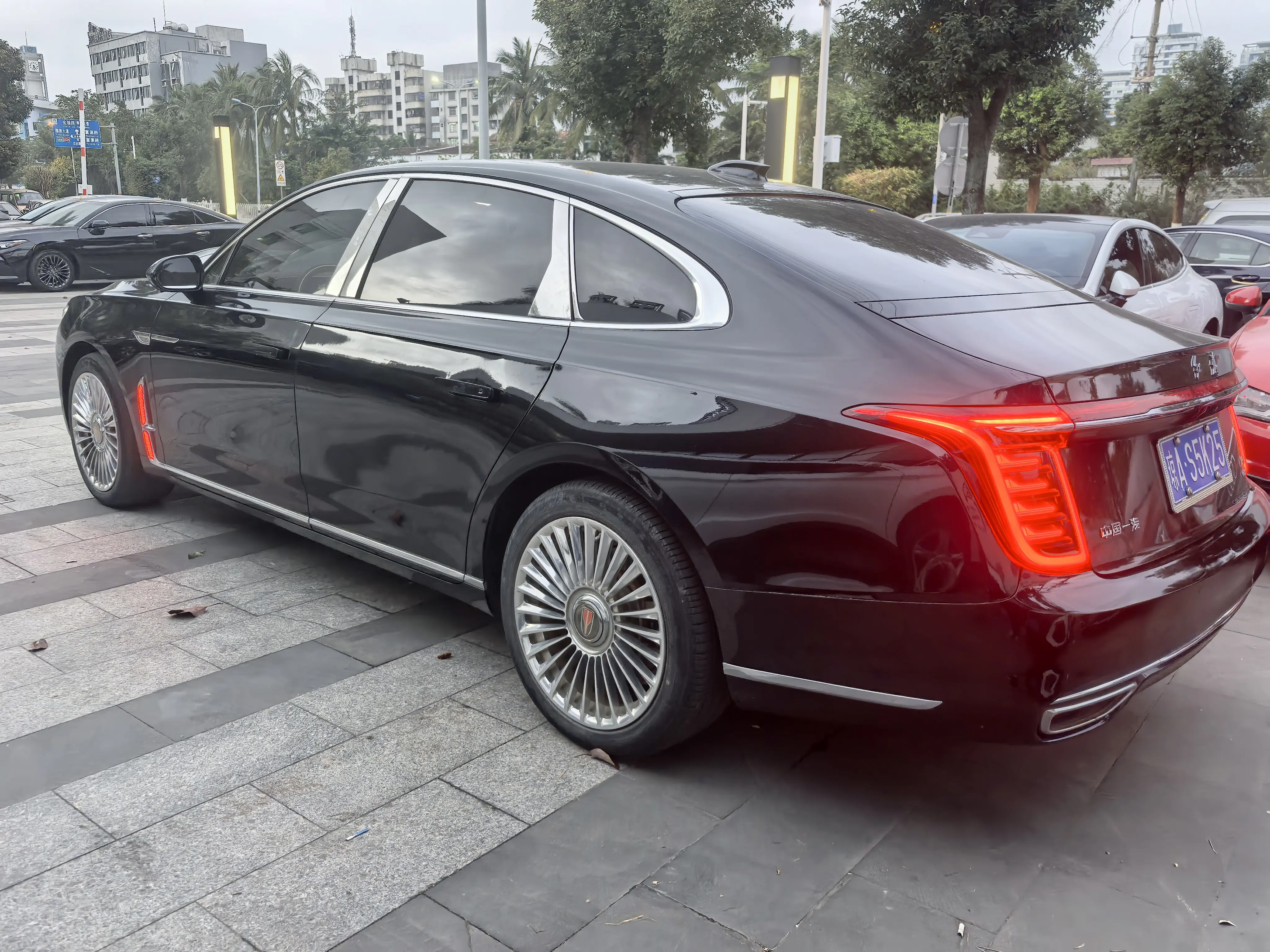 Hongqi H9  из Китая