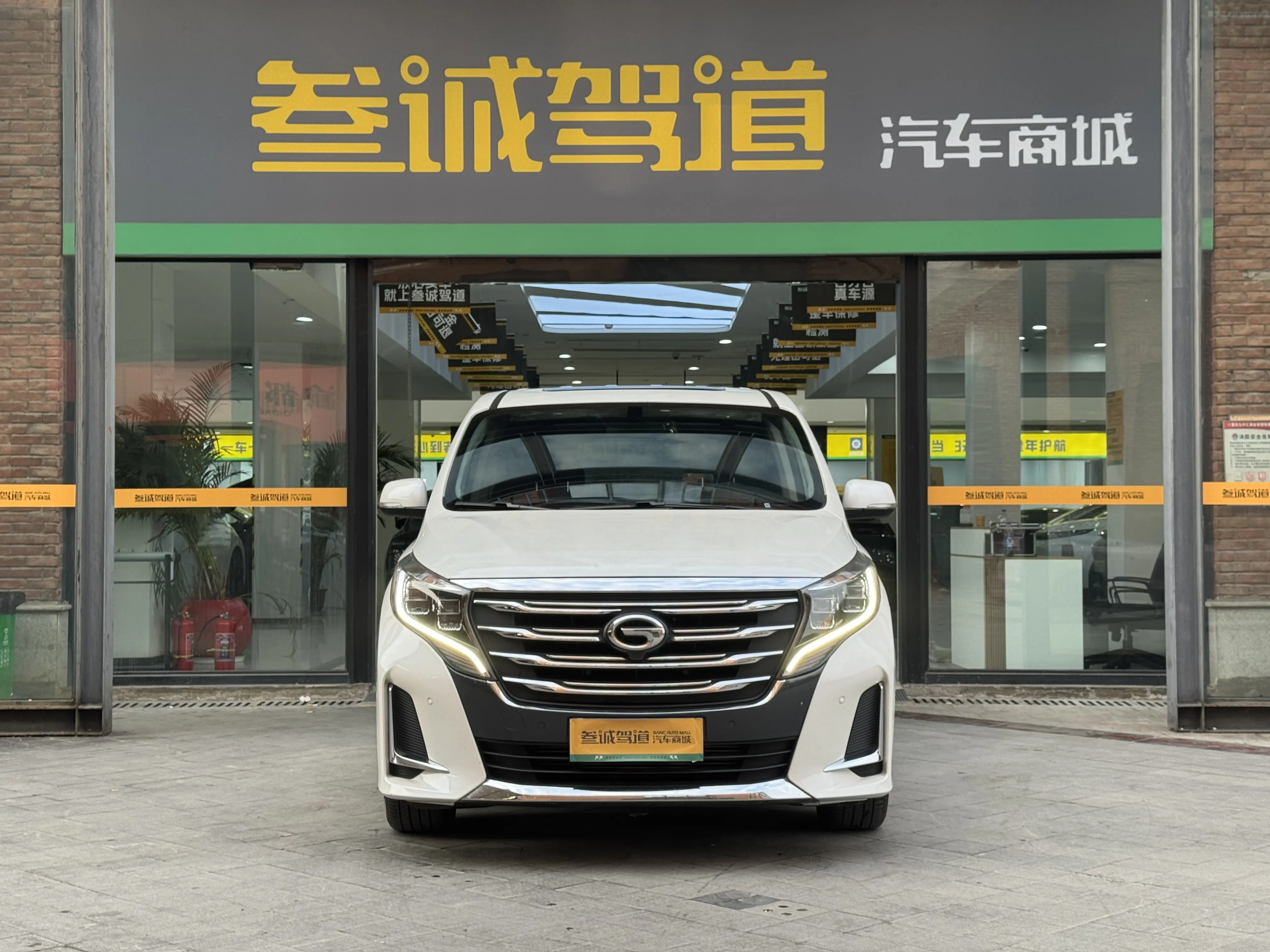 GAC Trumpchi M8  из Китая