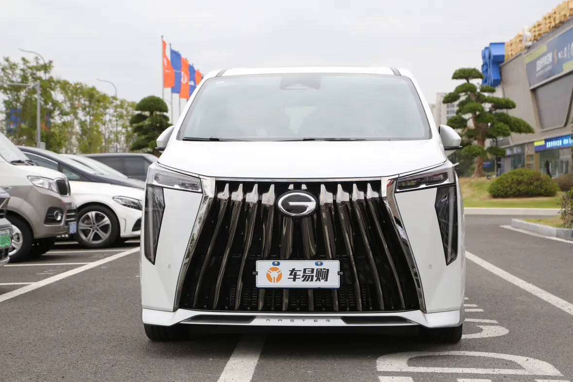 GAC Trumpchi M8  из Китая