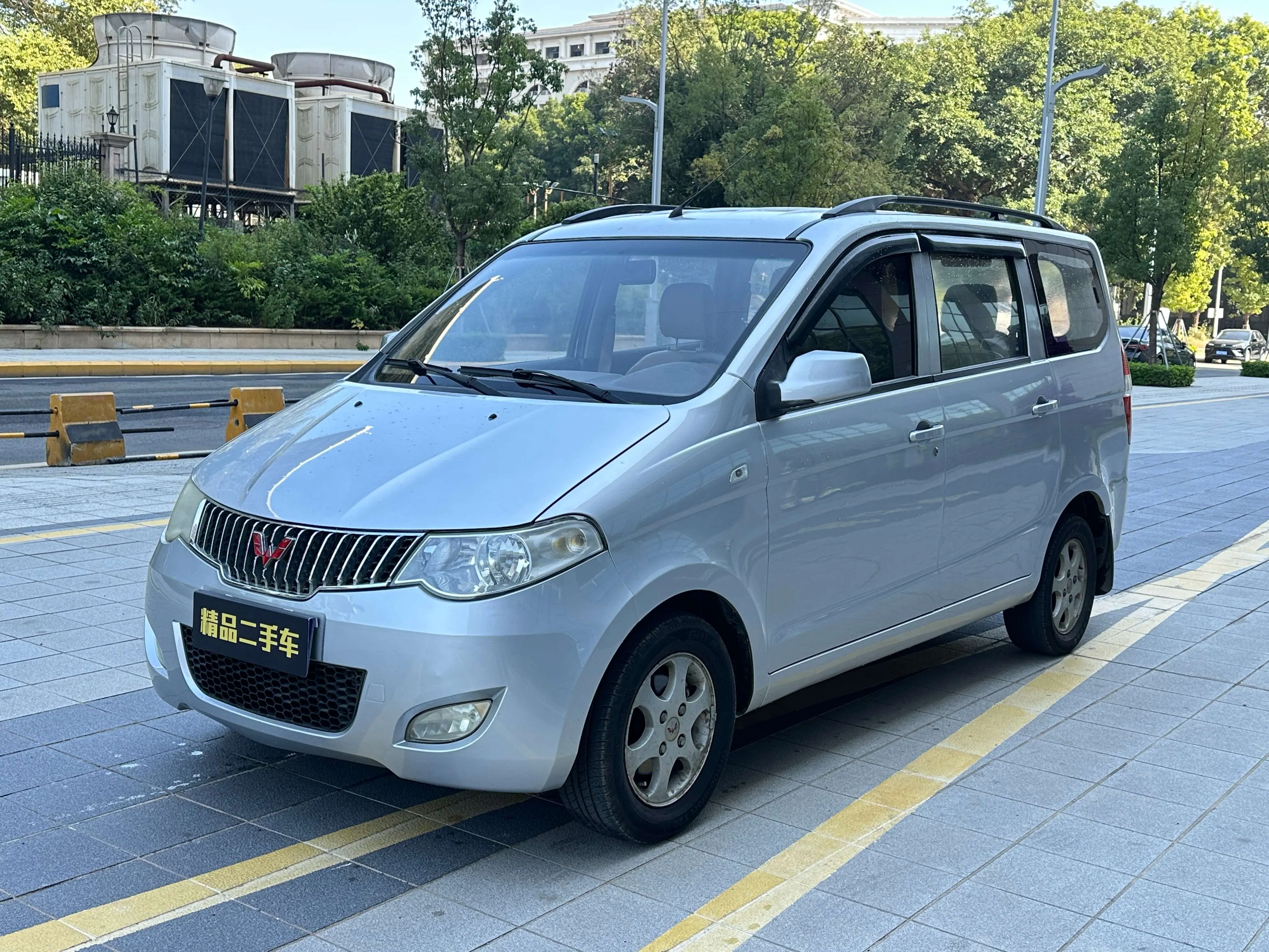 Wuling Hongguang  из Китая
