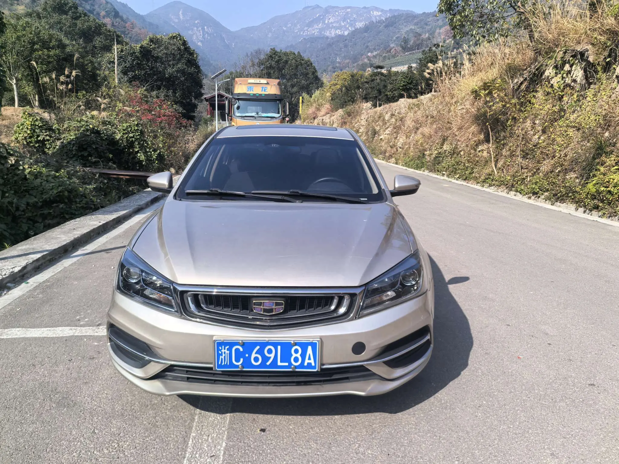 Geely Emgrand  из Китая