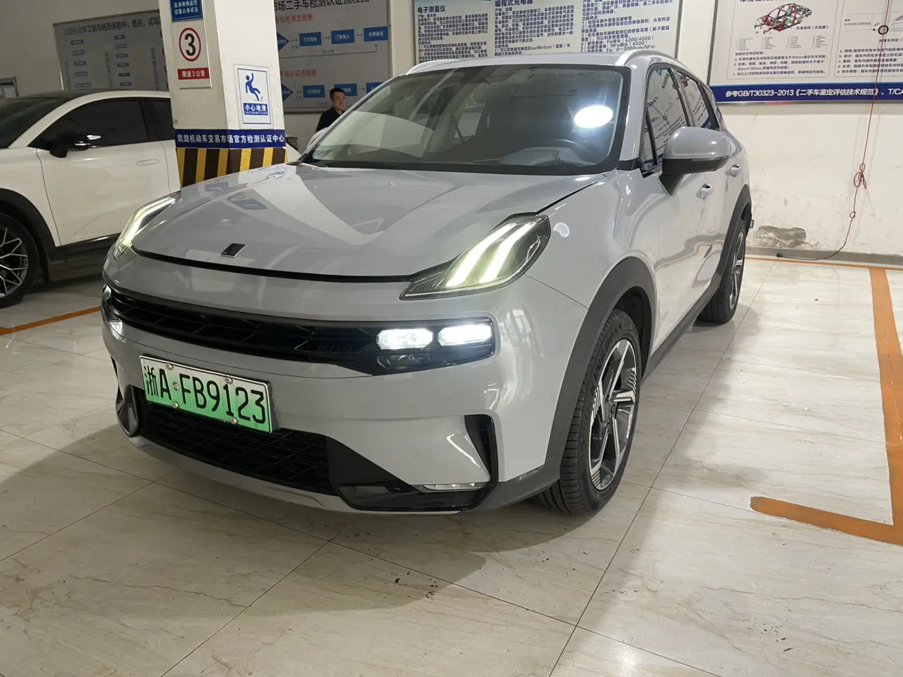 Lynk & Co 06 EM-P