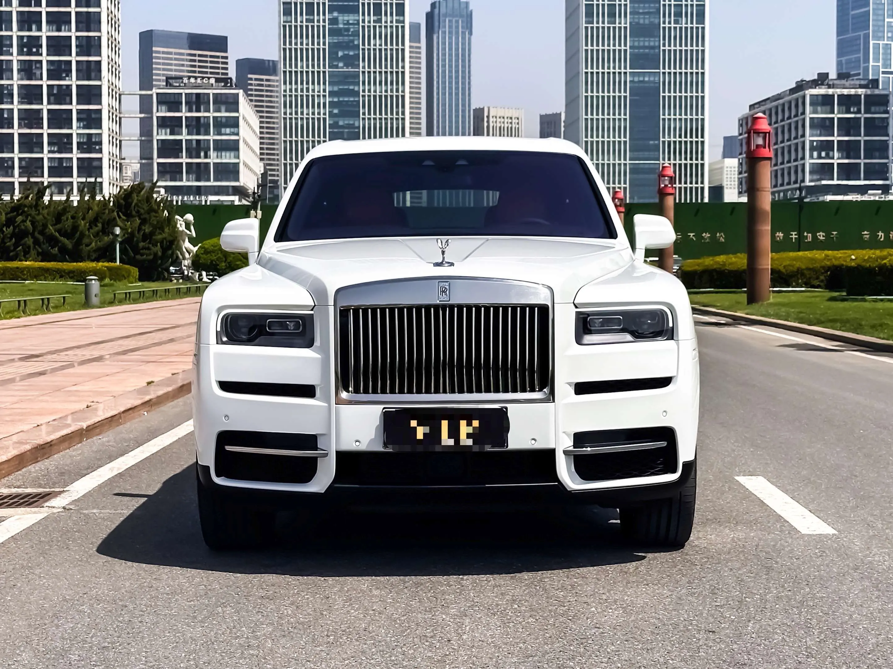 Rolls Royce Cullinan  из Китая