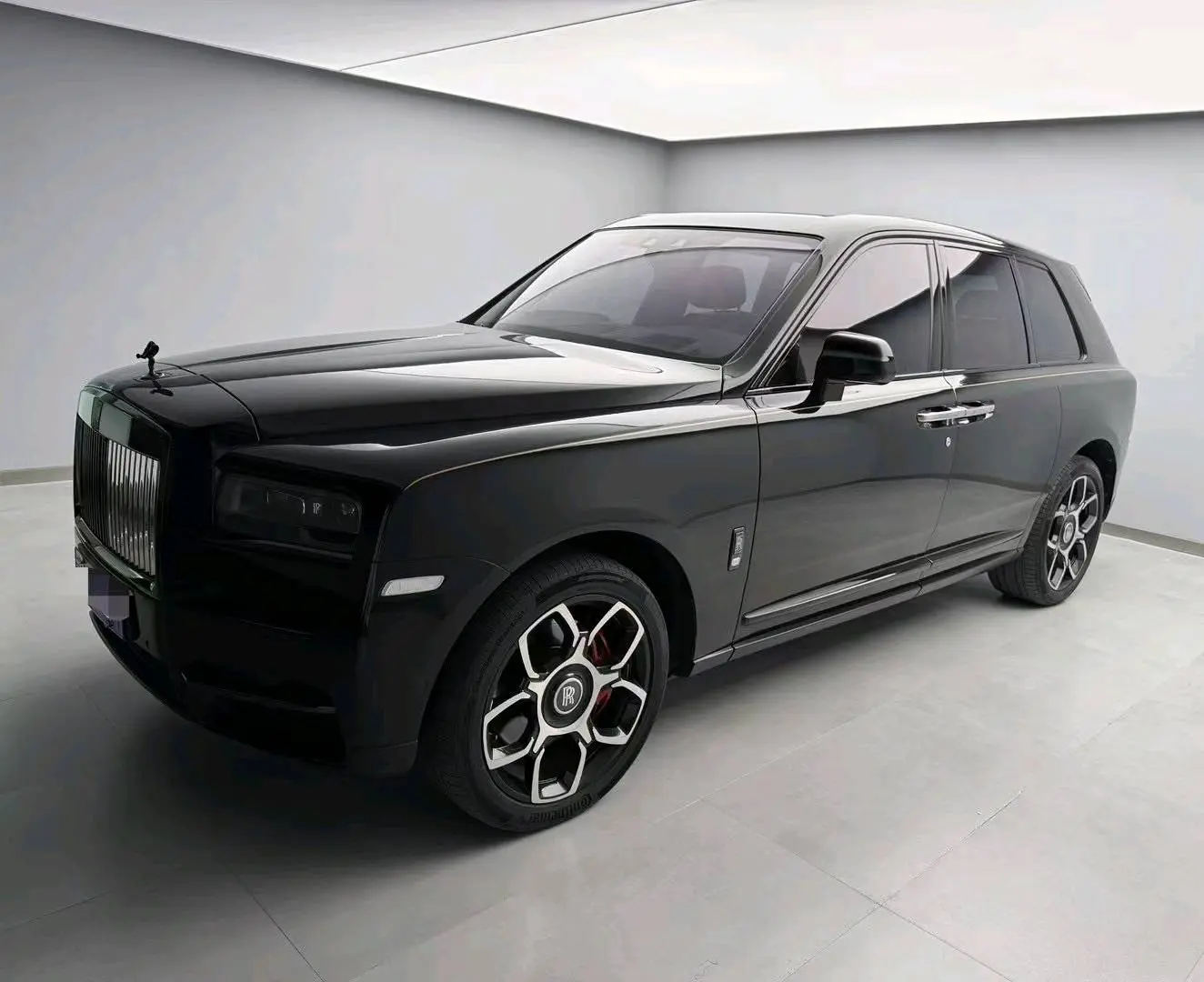 Rolls Royce Cullinan  из Китая