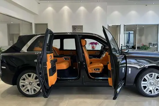 Rolls Royce Cullinan  из Китая