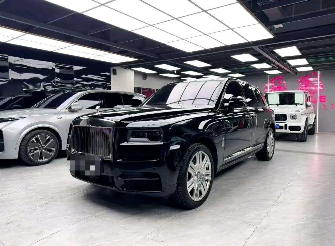 Rolls Royce Cullinan  из Китая