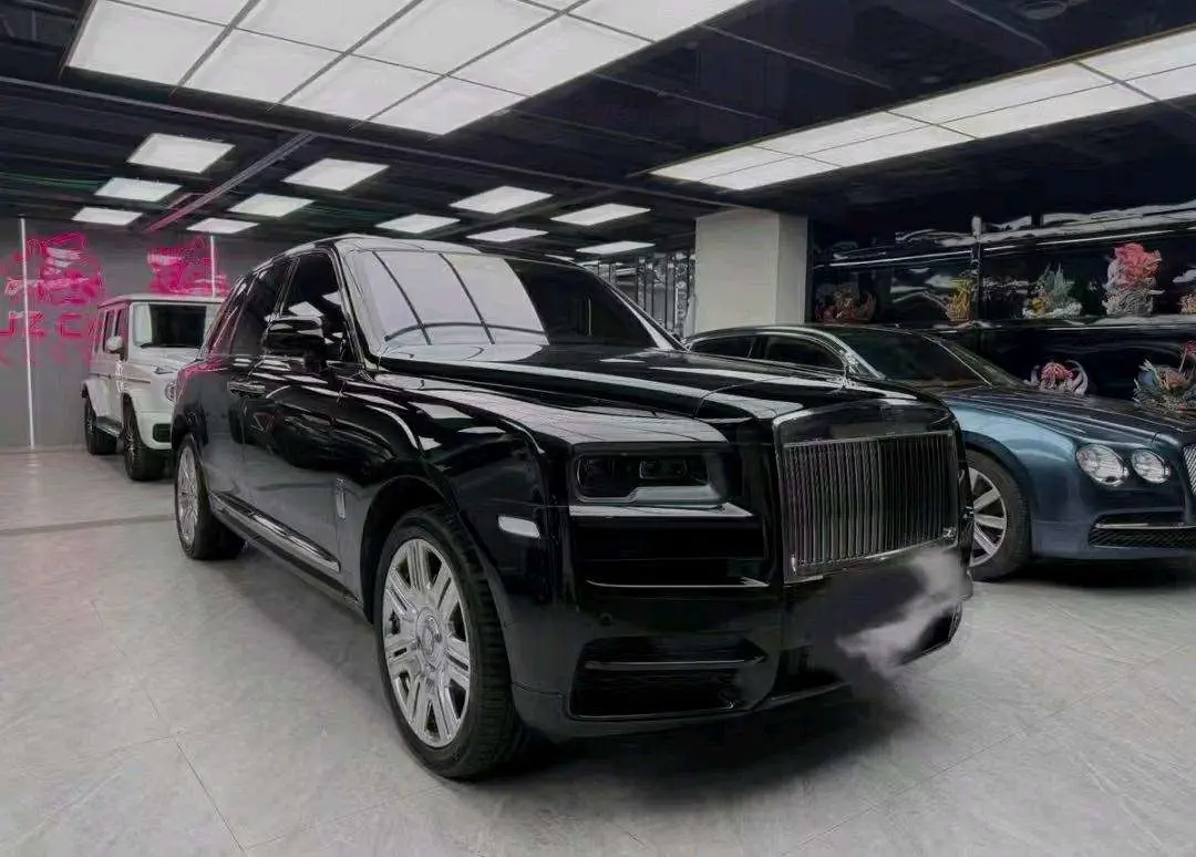 Rolls Royce Cullinan  из Китая