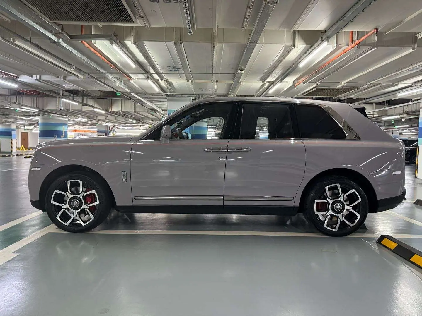 Rolls Royce Cullinan  из Китая