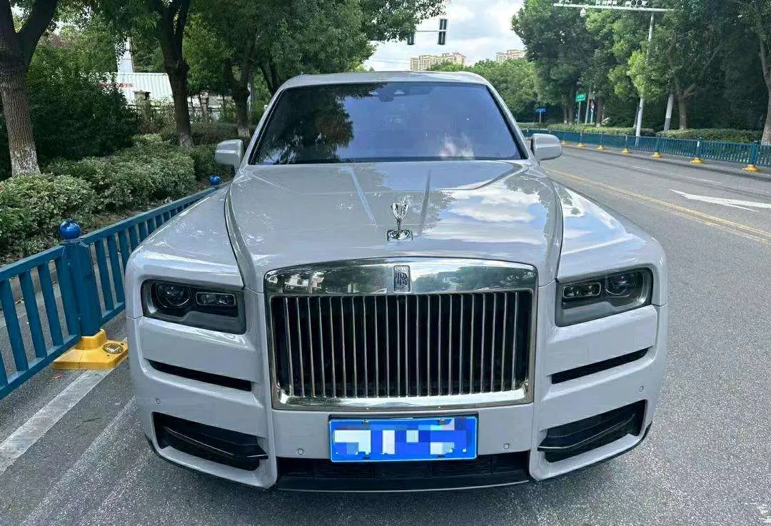 Rolls Royce Cullinan  из Китая
