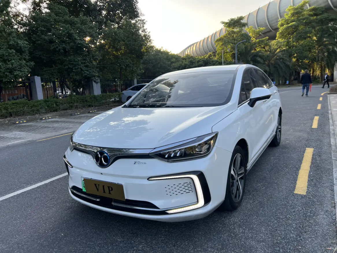 BAIC Beijing EU5  из Китая
