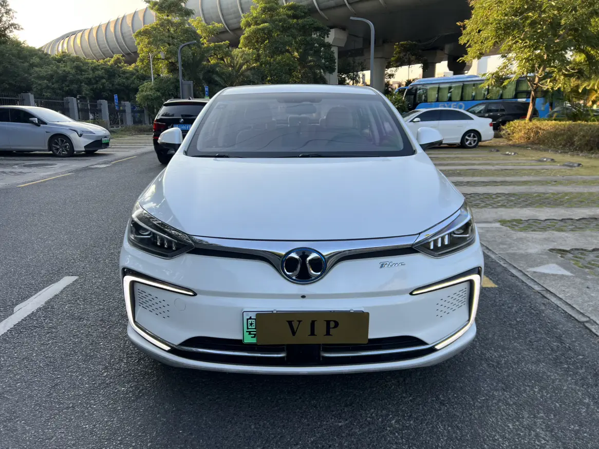 BAIC Beijing EU5  из Китая