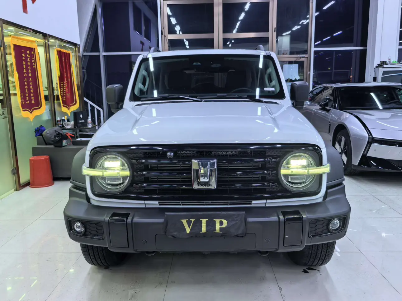 Tank 300  из Китая