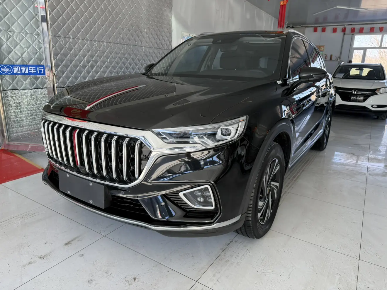 Hongqi HS5  из Китая