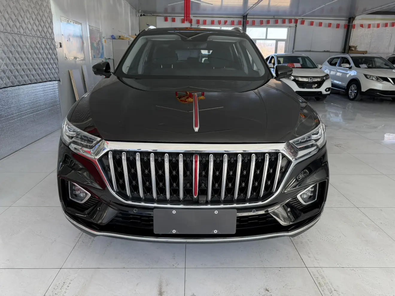 Hongqi HS5  из Китая