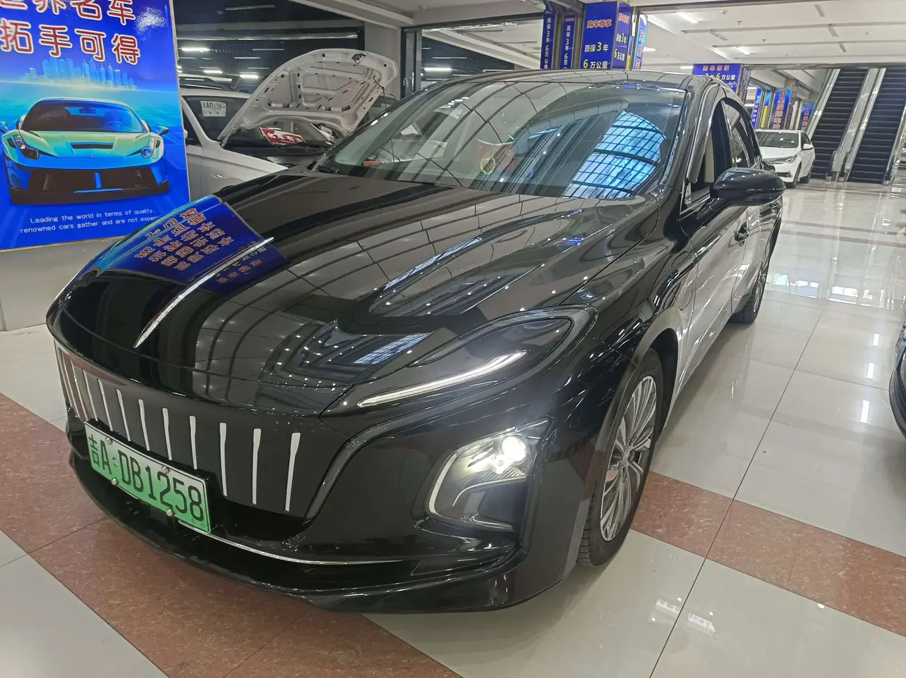 Hongqi E-QM5  из Китая