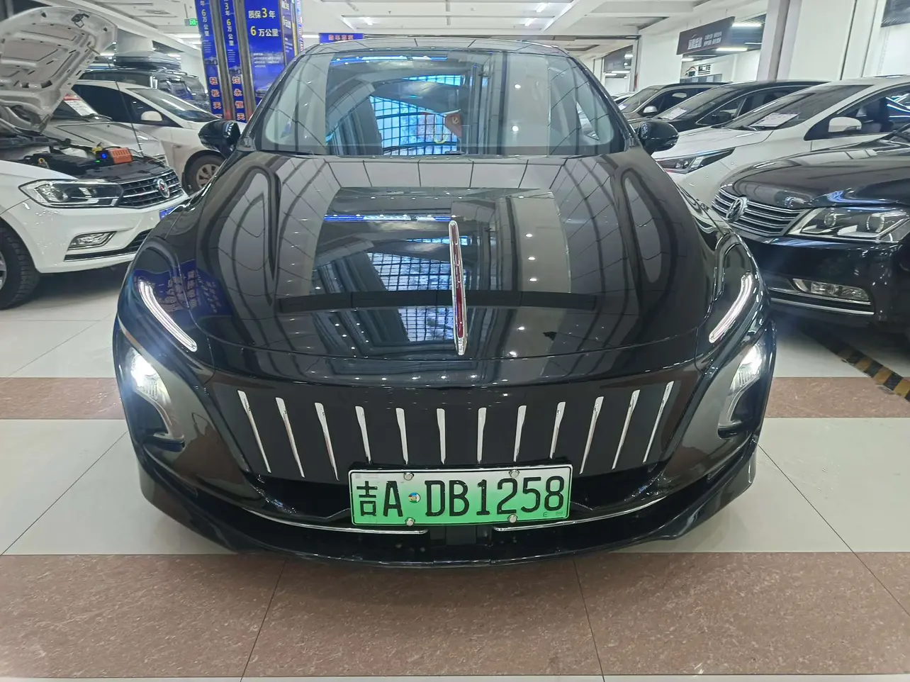 Hongqi E-QM5  из Китая