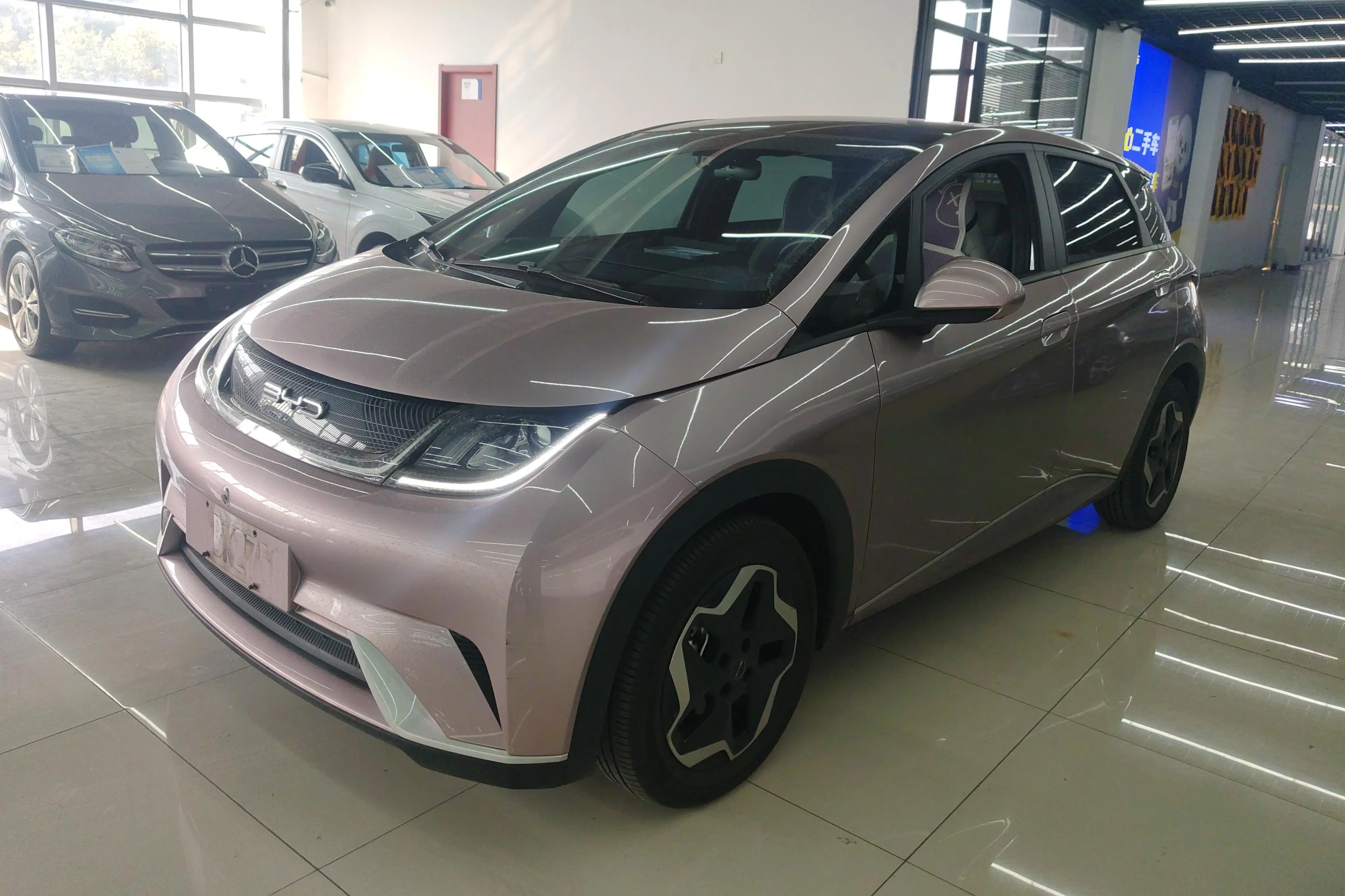 BYD Dolphin  из Китая