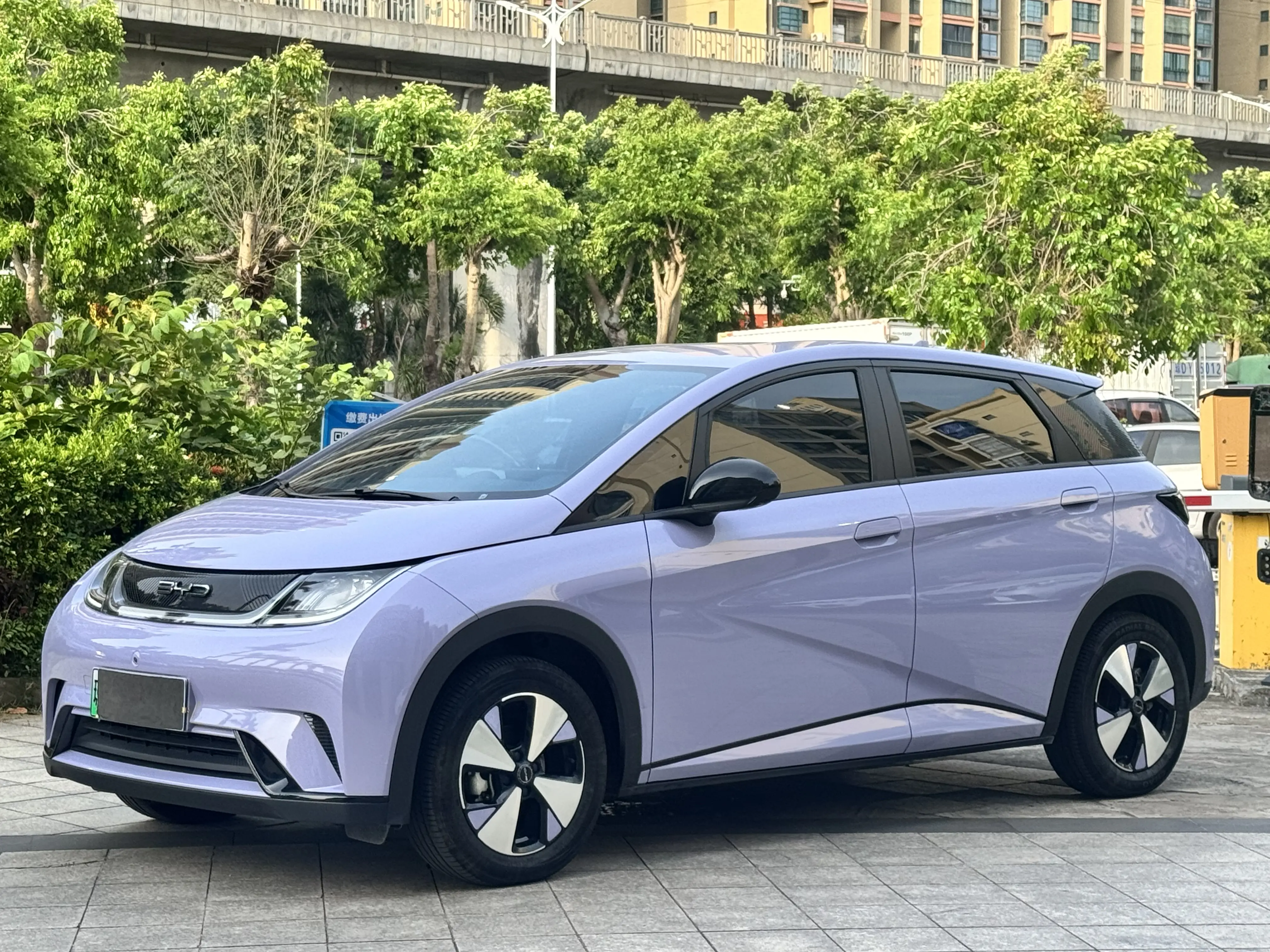 BYD Dolphin  из Китая