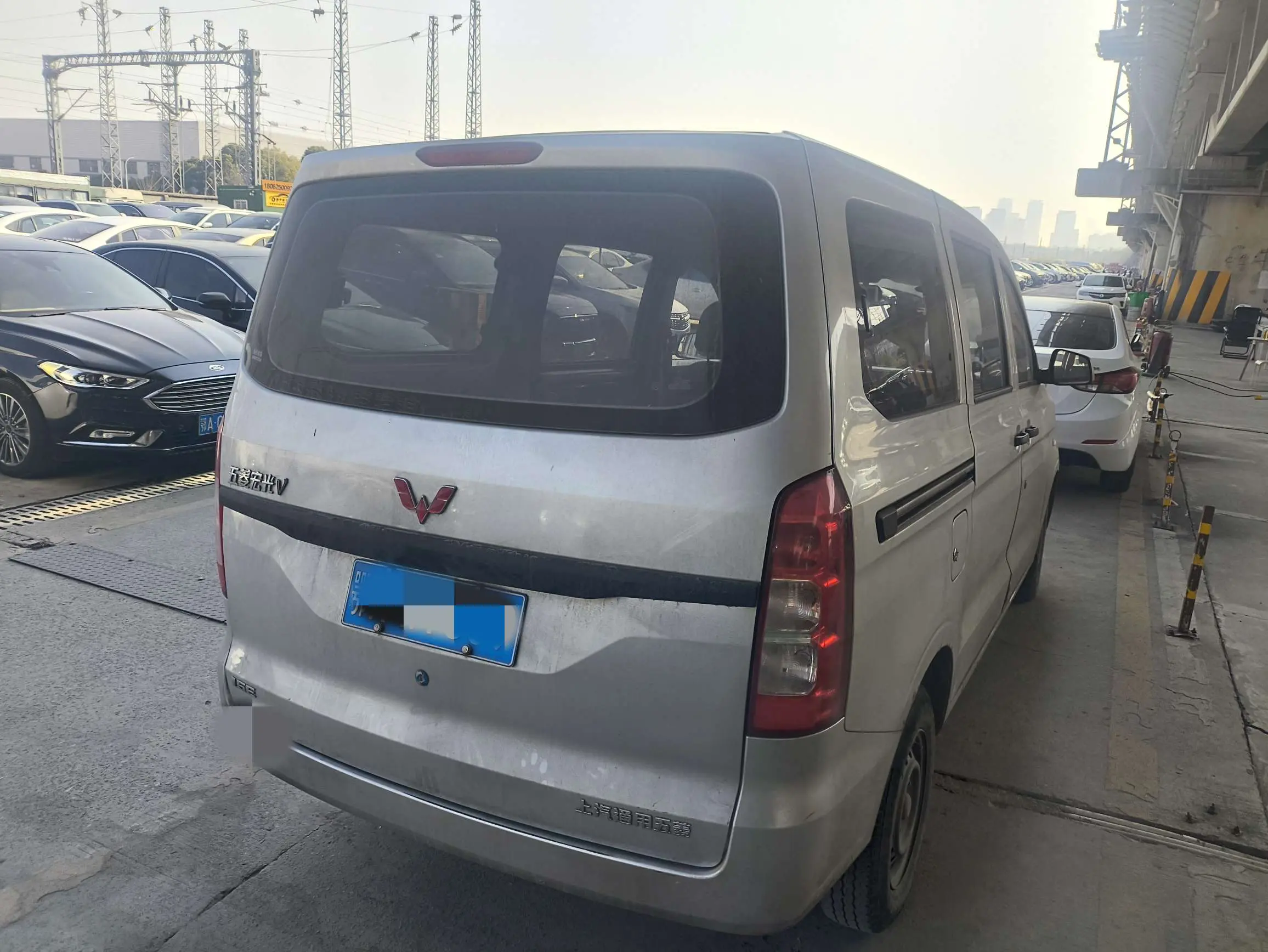 Wuling Hongguang V  из Китая