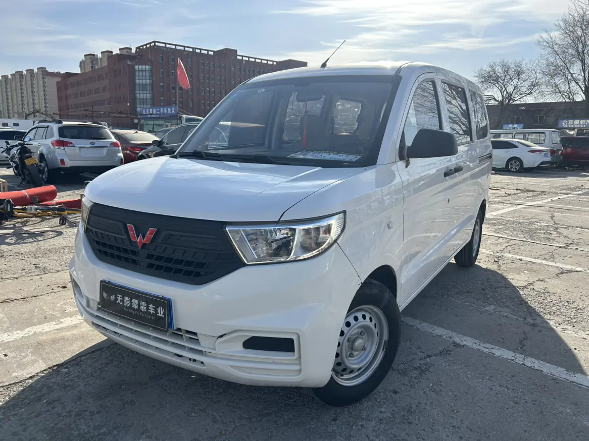 Wuling Hongguang V  из Китая
