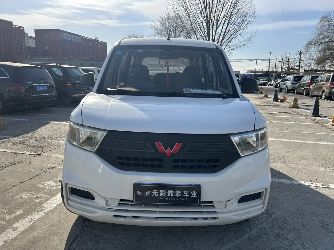 Wuling Hongguang V  из Китая
