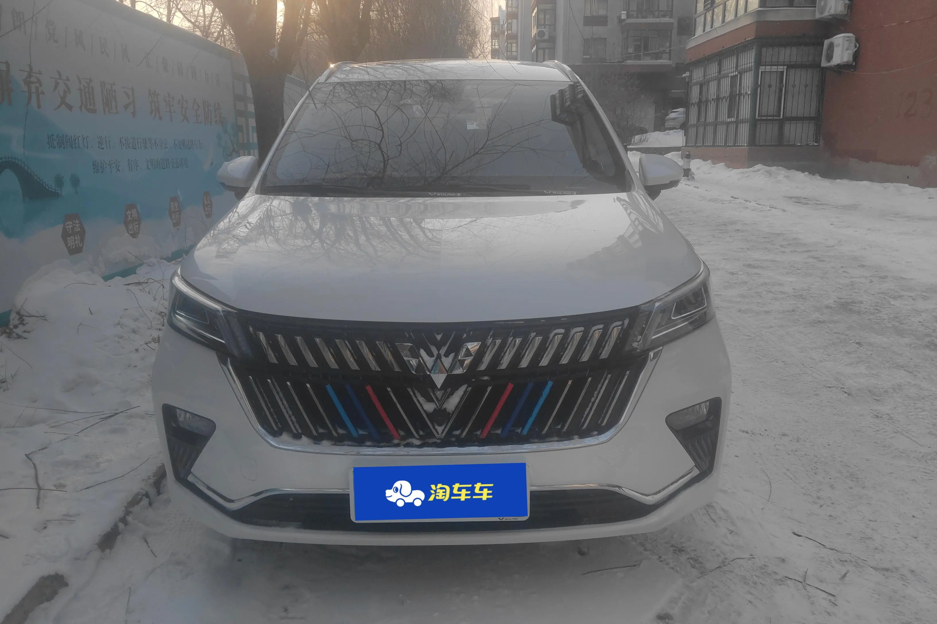 Wuling Jiachen  из Китая