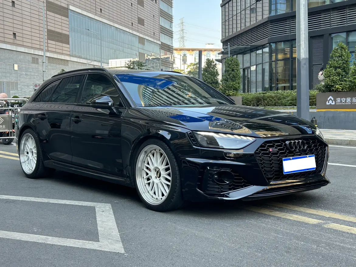 Audi RS 4  из Китая
